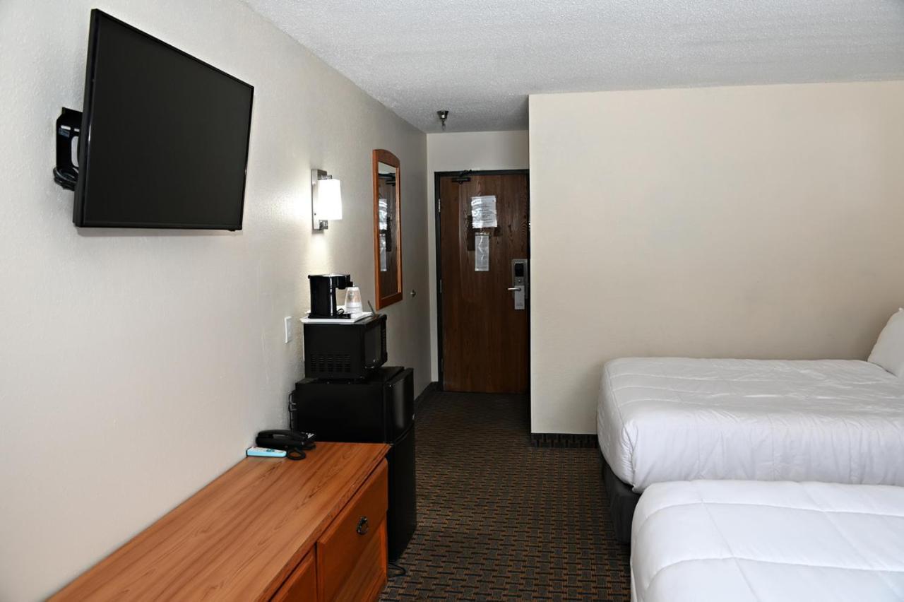 Hibbing Inn And Suites Экстерьер фото