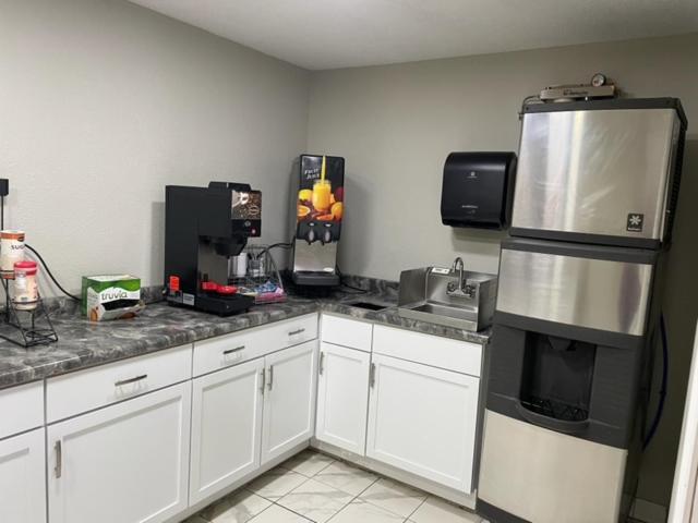 Hibbing Inn And Suites Экстерьер фото