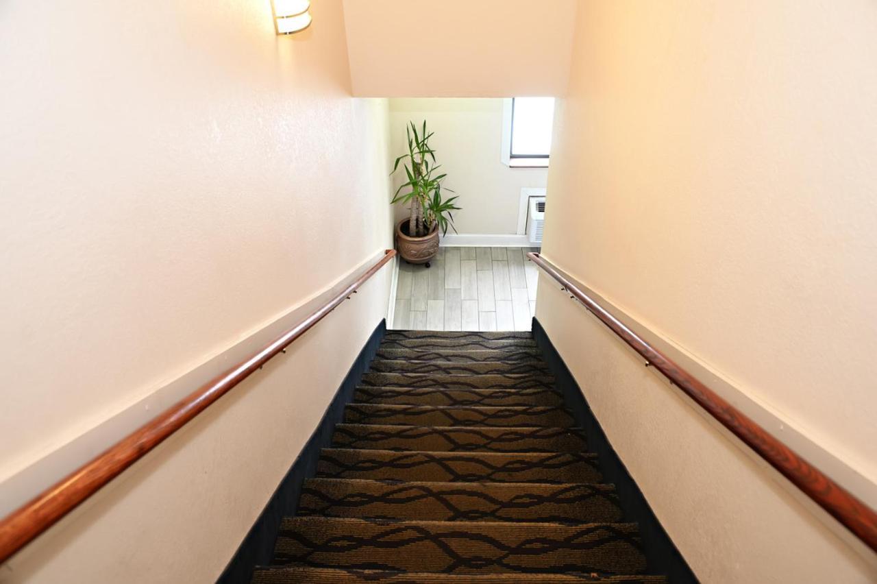 Hibbing Inn And Suites Экстерьер фото
